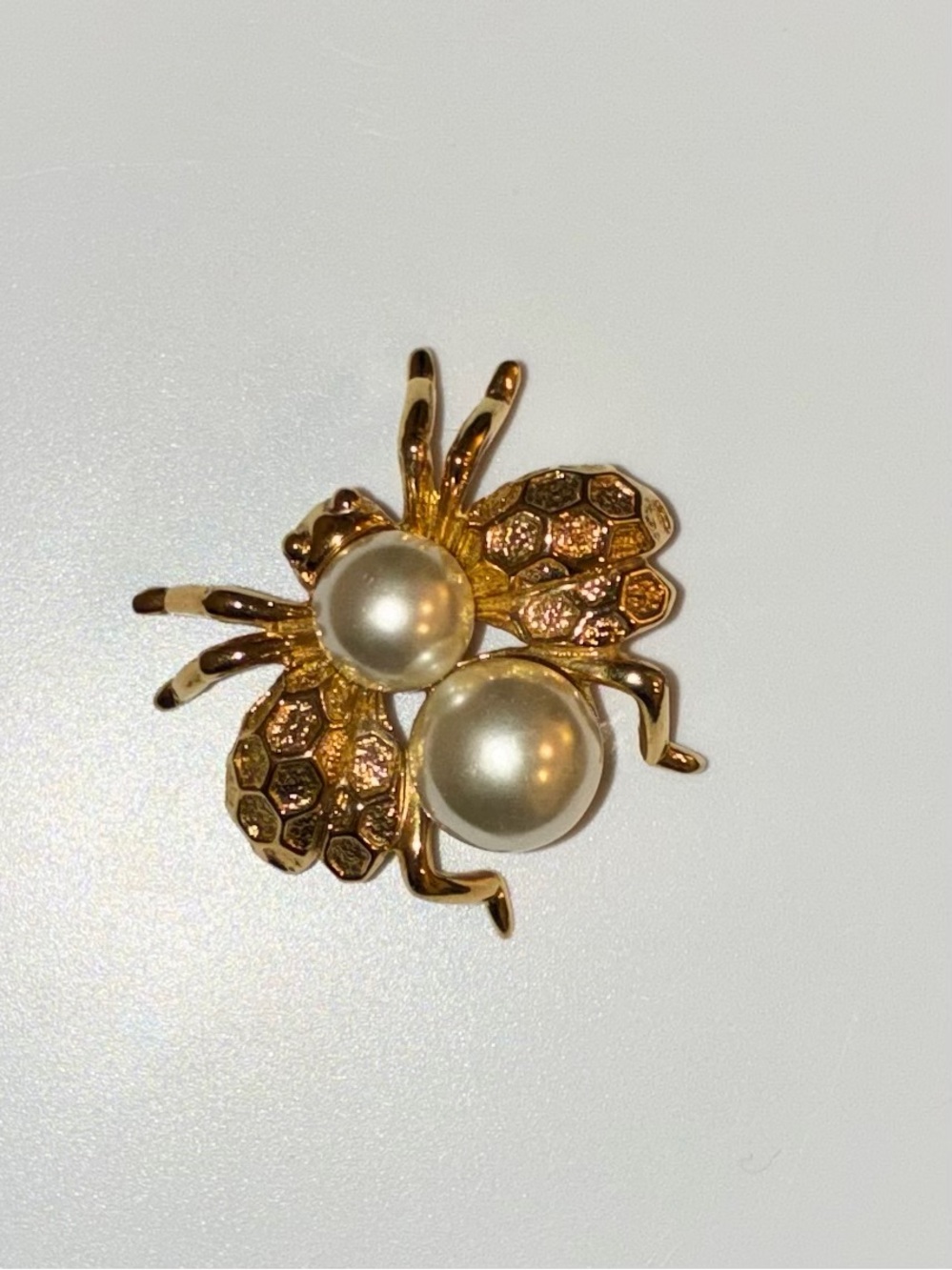 Vintage Napier Gold Tone Faux Pearl Bee Brooch - Honeycomb Wing Insect Pin - Picture 5 of 6